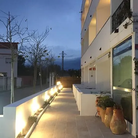 Casa Del Mar & Roses