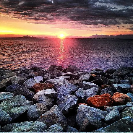 Casa Del Mar & * Roses