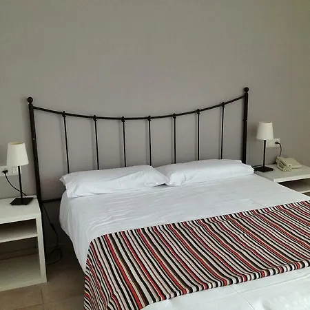 Casa Del Mar & * Roses