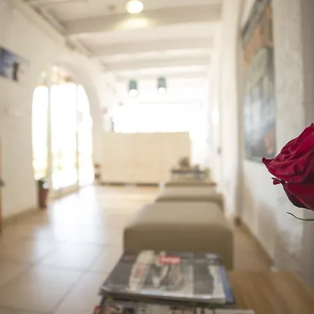 Casa Del Mar & Roses