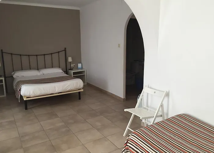 Отель Casa Del Mar & *